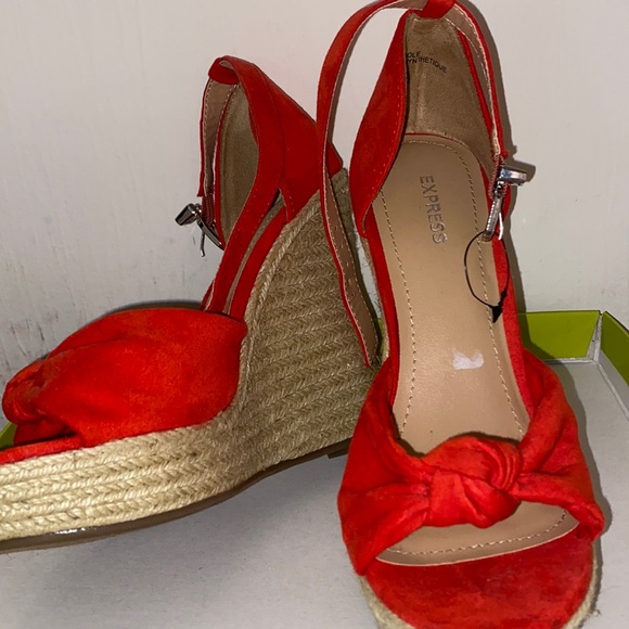 Express Wedges - Picture 2 of 2
